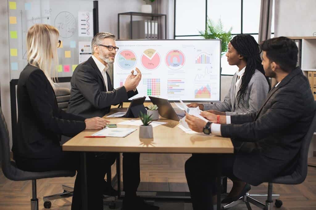 How a PEO Reduces Financial Risk Through Compliance Management​